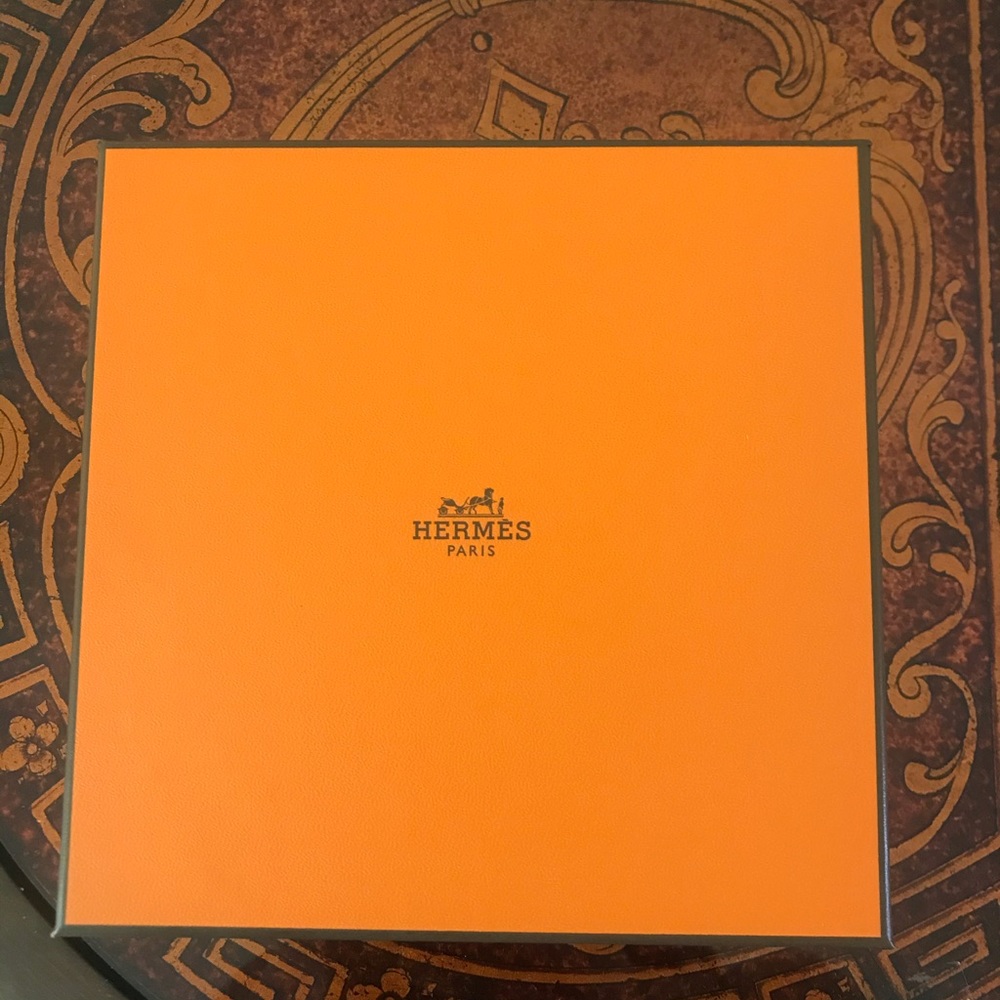 Authentic Hermès small gift box 6x6”